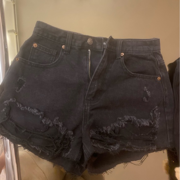 Pretty little thing distressed BF jean shorts - Picture 2 of 3